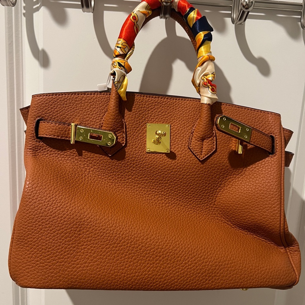 Elegant Brown Leather Handbag